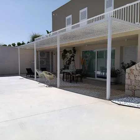 Apartment Carob *